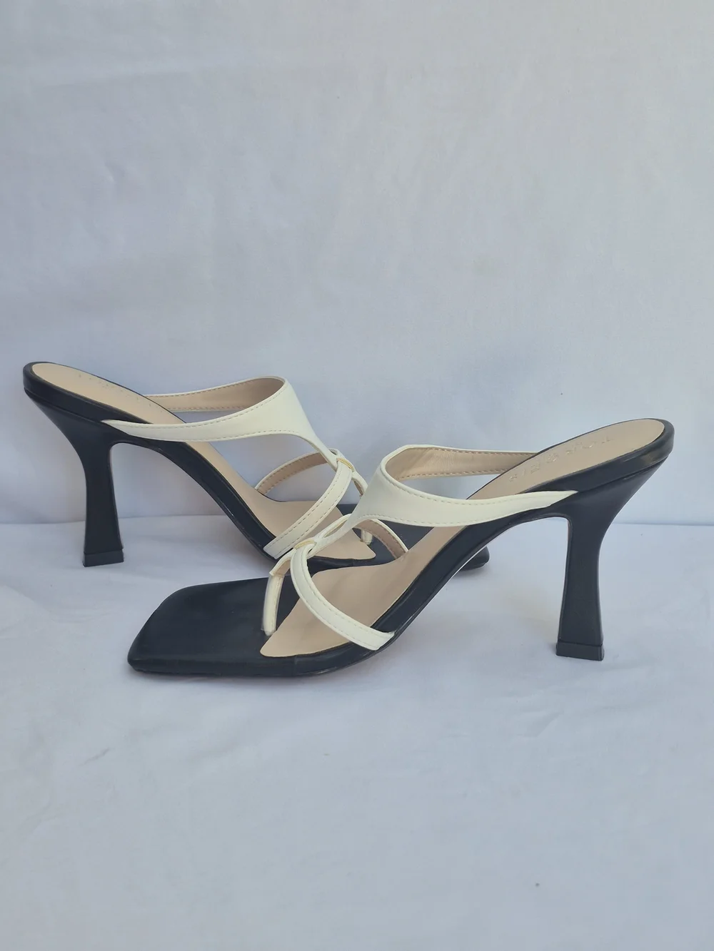 TORGEIS Two Tone Black White Square Toe Thong Heeled Mule Sandals Size 6.5M
